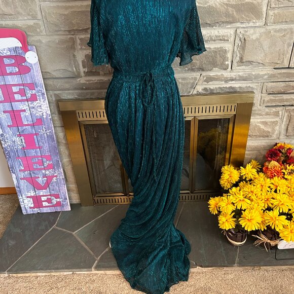GORGEOUS Metallic Plus Sized Emerald Green Maxi Wrap Dress (3XL) - Picture 3 of 6